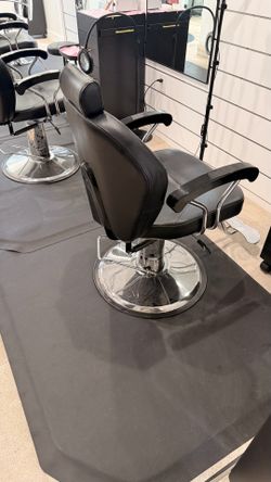 Silla de barbero con mat negro para el piso