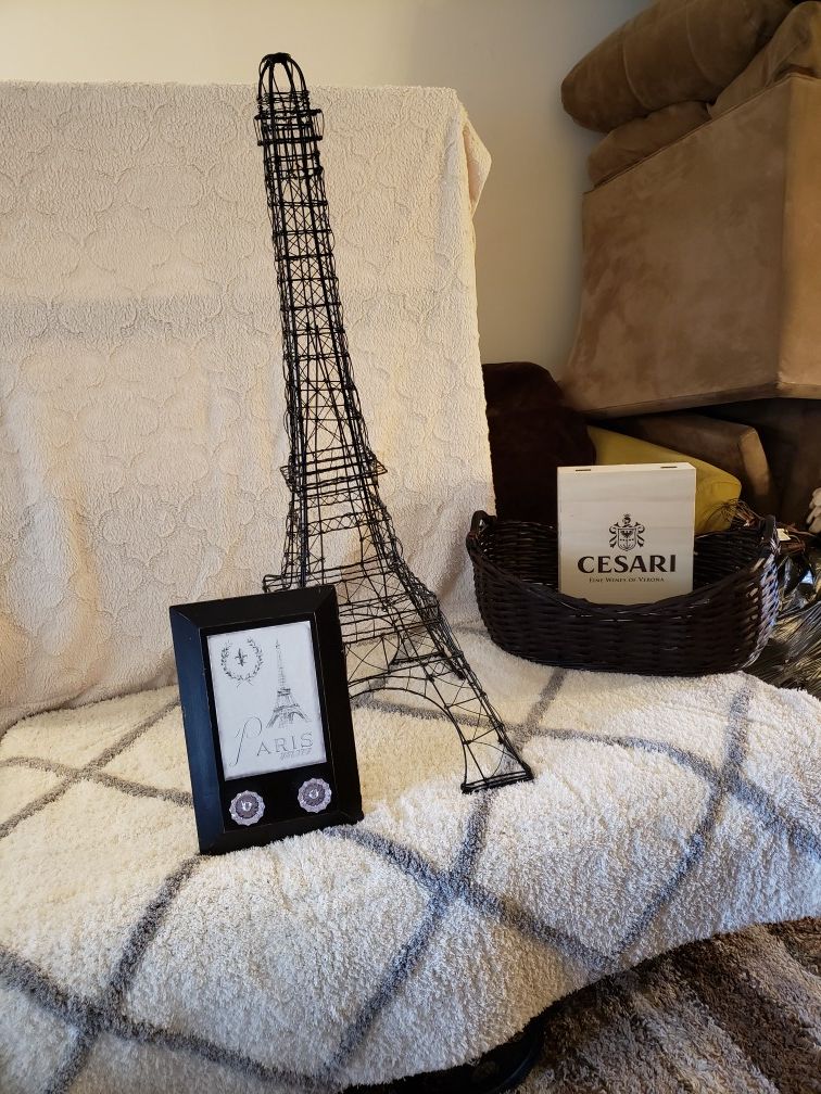 Eiffel tower and Paris