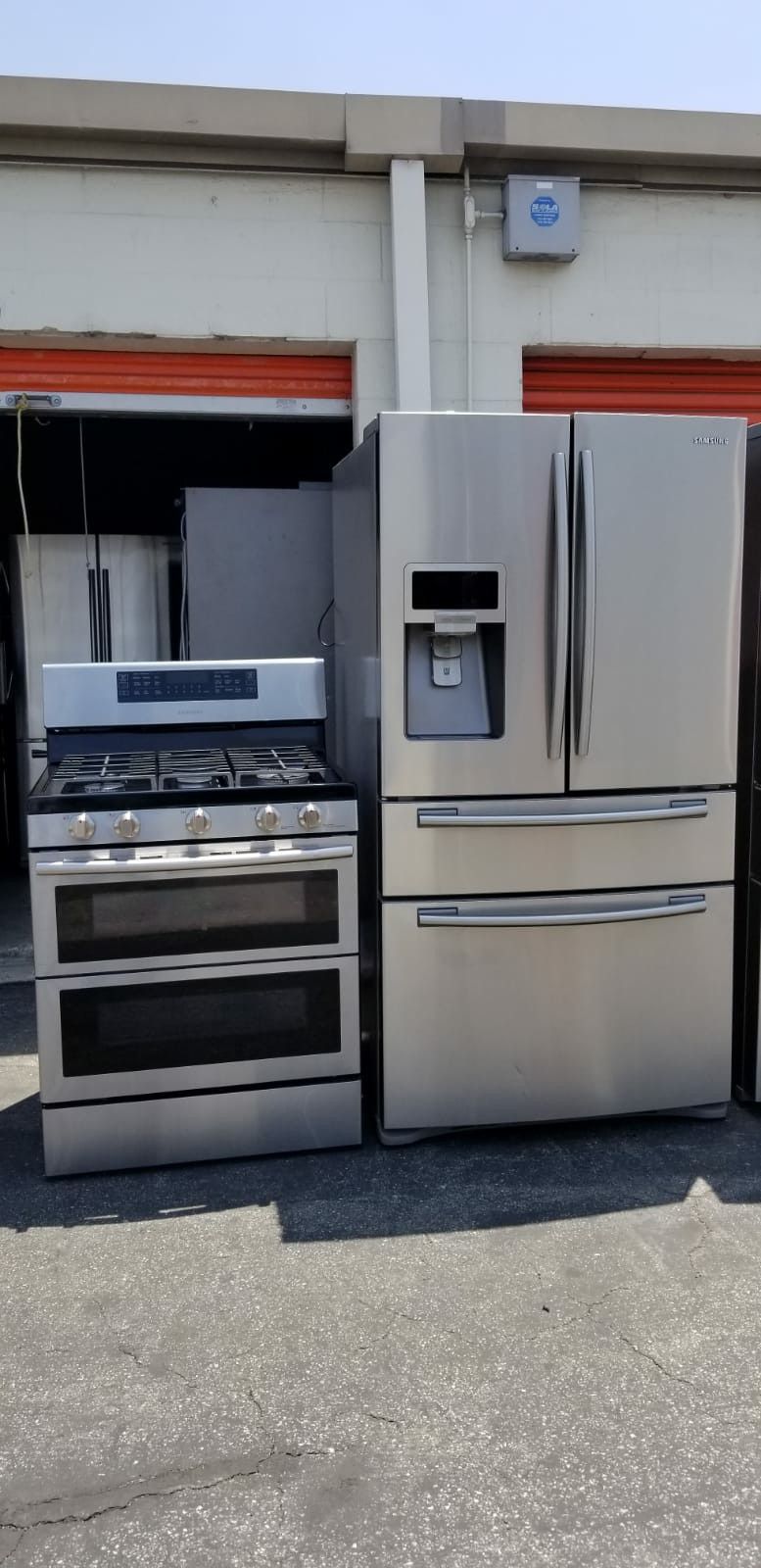 Refrigerator and stove combo