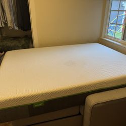 Queen Mattress: Cariloha Brand