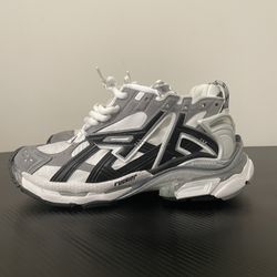 *BRAND NEW* Size 42 Balenciaga Runner ‘Grey White Black’ Comes With Dust Bag NO BOX Send Best Offer