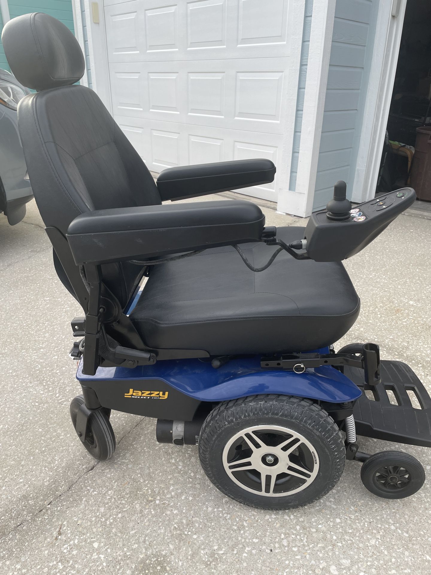 Mororized  Wheelchair Jazzy Select HD - New Batteries 