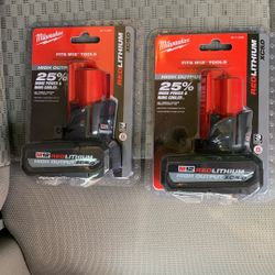 2 Milwaukee M12 XC 5.0 Batteries 
