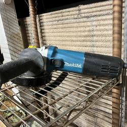 MAKITA 7.5 AMP Corded 4-1/2 in. X-LOCK Angle Grinder With AC/DC Switch  