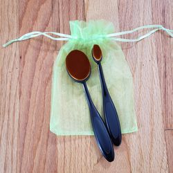 Highlighter powder bleeding makeup brushes