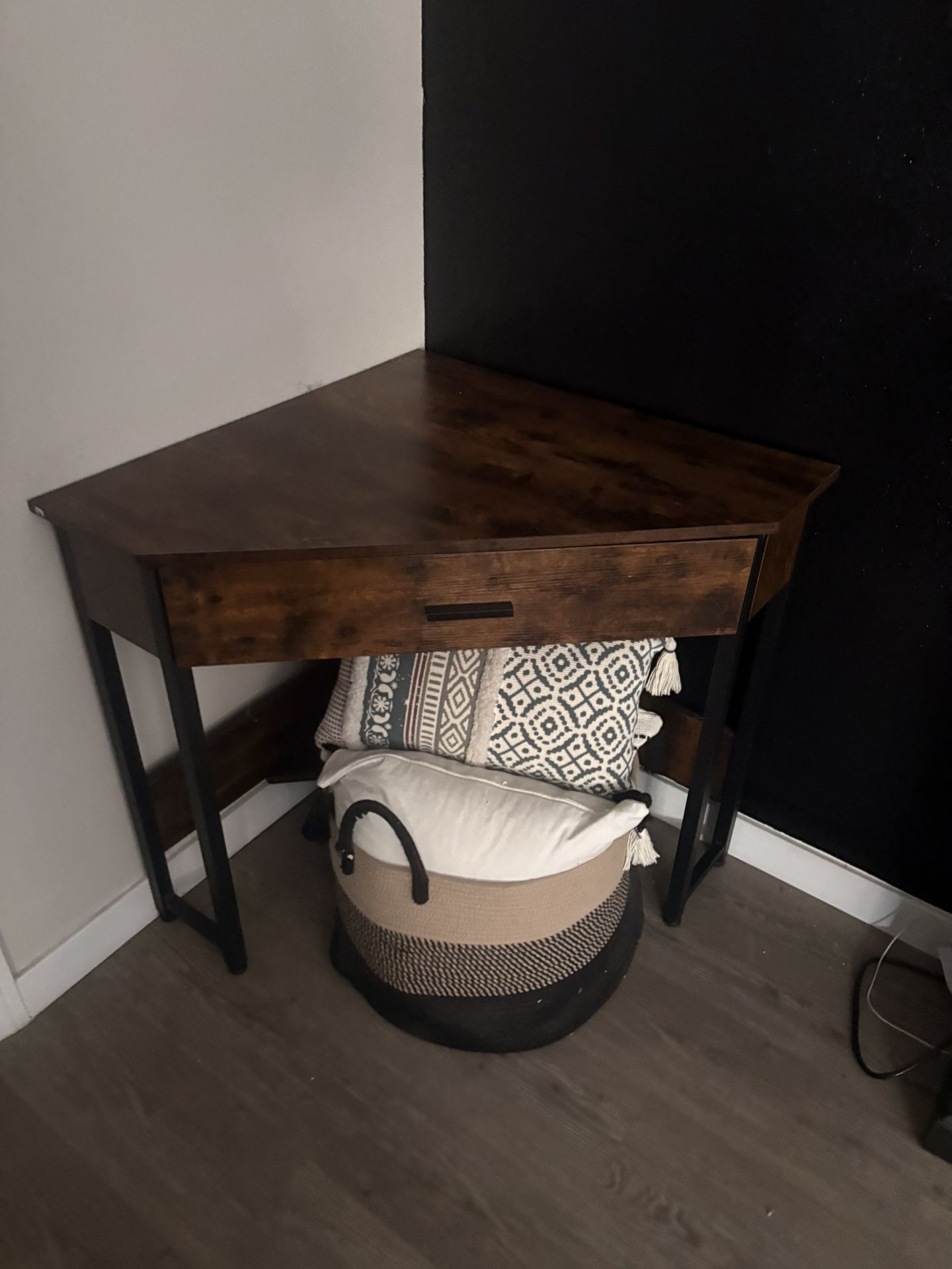 Corner Desk