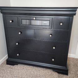 Dresser Chest