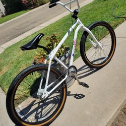 GT Performer 26" White. (2017) Excellent Condition 
