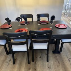 Extendable Dining Table  & 4 Side Chairs, 2 Host Chairs  	