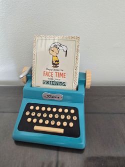 New Hallmark Peanuts Typewriter Figurine "HAPPINESS IS"With 15 Sentimental Cards