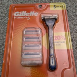 Gillette Fusion 5  handle with blades.