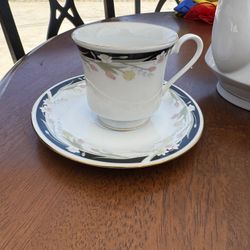 Michelle By Crown Ming China Tea Set 