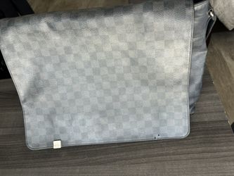 Louis Vuitton Messenger Bag 