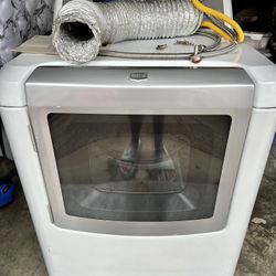 MAYTAG BRAVOS XL GAS DRYER IN WHITE