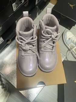 Girls UGG size 9C