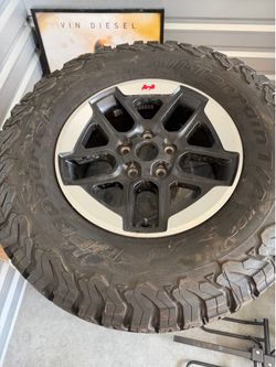 2021 Jeep Rubicon stock wheels and tires
