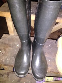 Women rain boots size 7.5