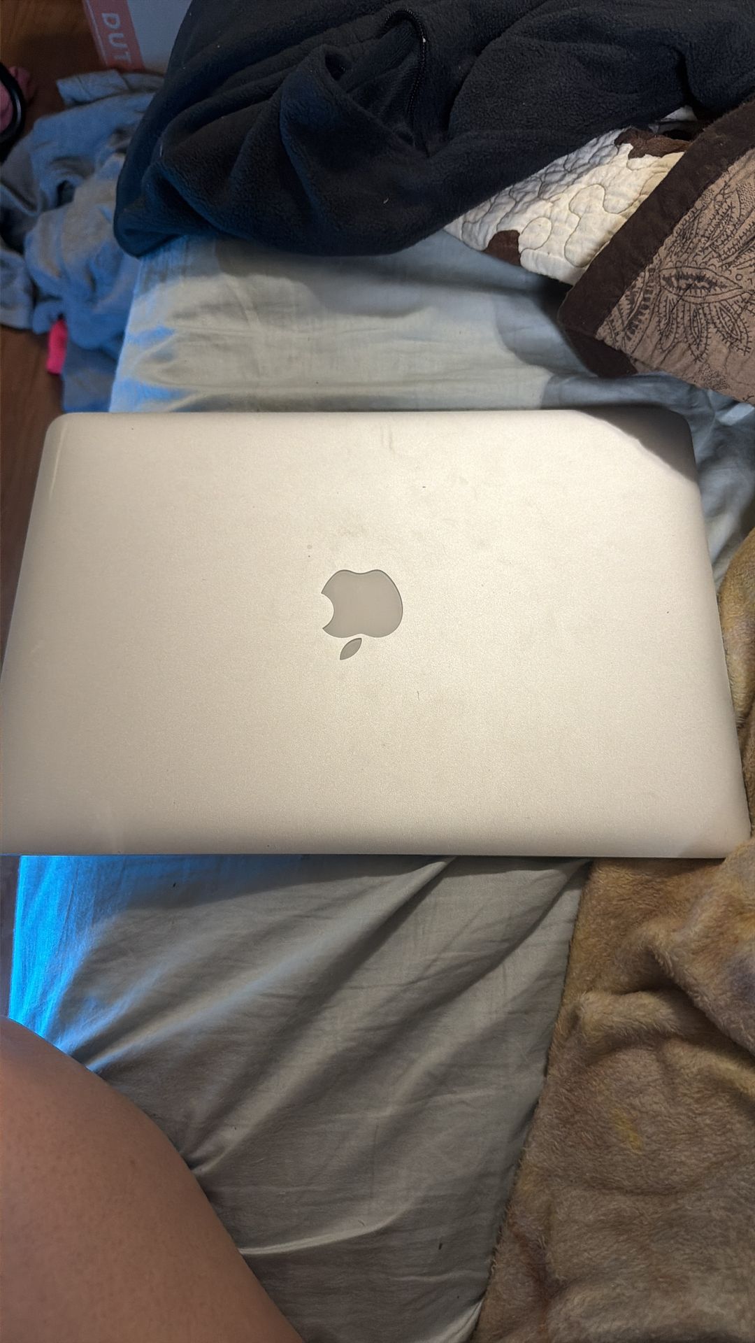 Apple MacBook