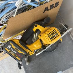 Dewalt Circular Saw And 9 Ah Battery 