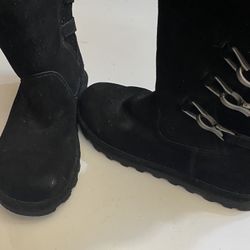 Ladies Size 9 Black Bear Paw Boots