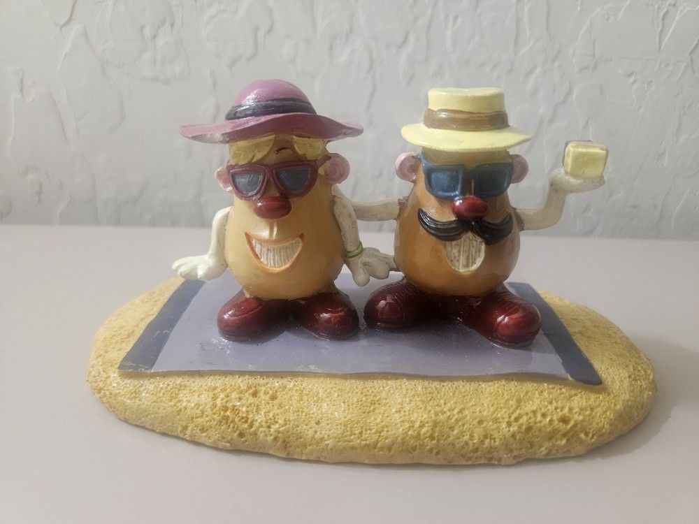 Fun Mr And Mrs Potato Head Fish Tank Figurines with Hats