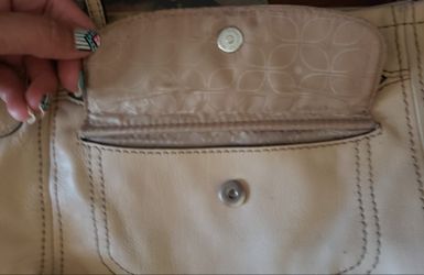 Fossil leather cream purse.