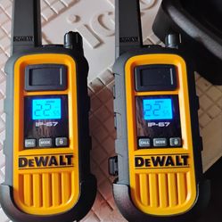 DEWALT WALKIE TALKIE