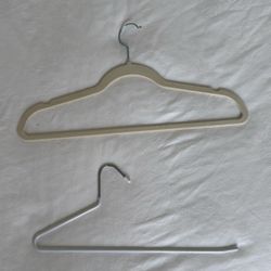 100 Non Slip Hangers  And Pants Hangers 