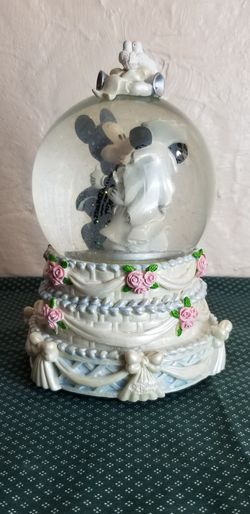 Disney Mickey Mouse & Minnie A Dream Is A Wish Musical Wedding Snow Globe 8.5"