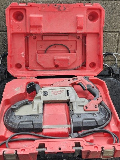 Milwaukee
11 Amp Deep Cut Variable Speed Band Saw