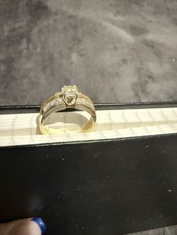 Gold Wedding/engagement Ring with Band