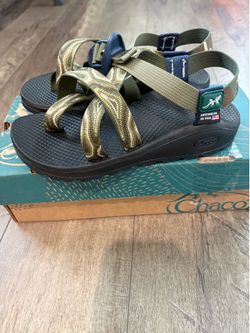 Women’s CHACO sandals size 6 new in box