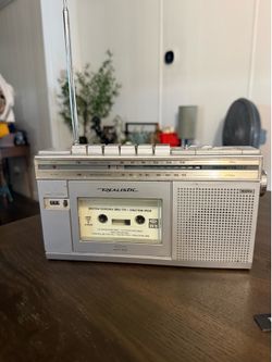 Vintage Realistic Minisette-12 AM/FM Radio Cassette Recorder 14-1012A Tested