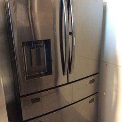 Samsung 28 Cu Ft Food Showcase 4 Door French Door Refrigerator In Black Stainless Steel 