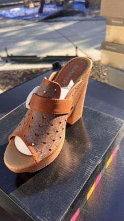 Bumper Magestic02 Tan Platform Wedge Sandals Women’s Size 9