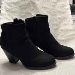 Shoe Dazzle Bogie Black  Heel 3”   Side Zipper 