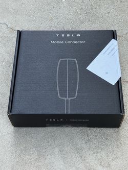 Tesla Model S/3/X/Y Mobile Connector EV Charger 1991254-00-A Brand NEW