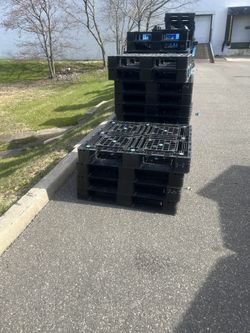 47X43 Plastic Pallets 🚛 Can Deliver 