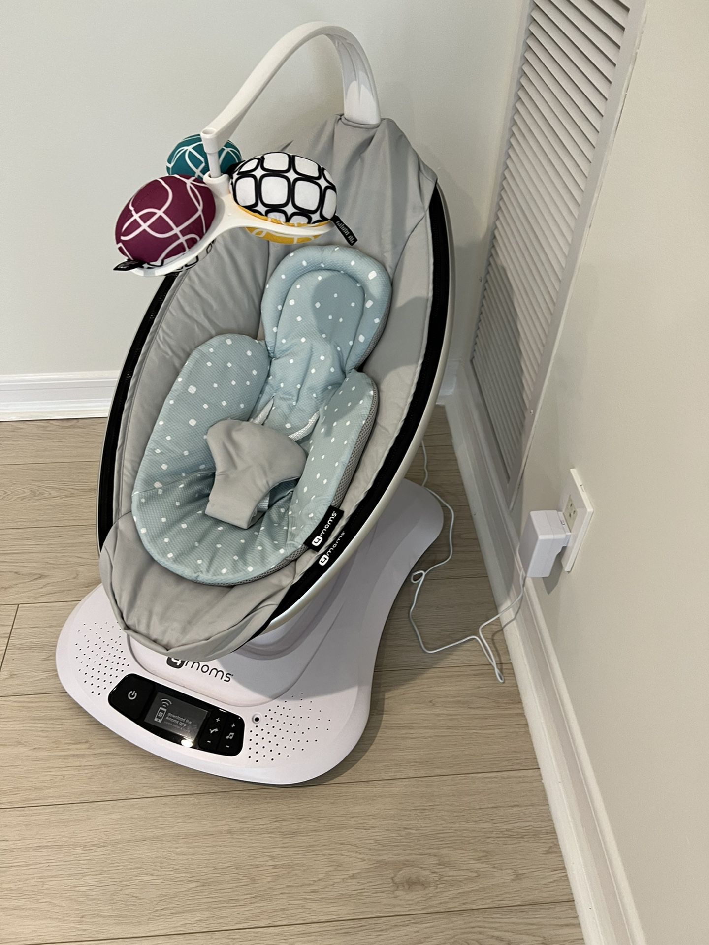 4 Moms Mamaroo Must Be Sold