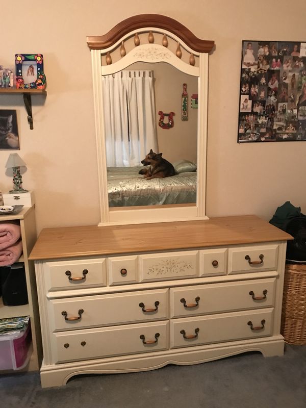 Matching Dresser And Desk Furniture In Round Rock Tx Offerup