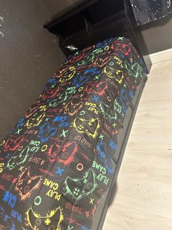 Twin size bed