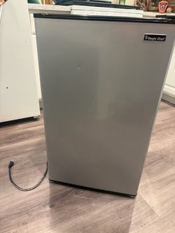 Magic chef mini fridge 4.4 Cu.Ft
