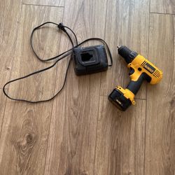 DeWalt DC727 Cordless Drill 12v With Baterry And Charger