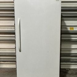 Frigidaire 20.0 Cu.ft  Upright Freezer In White / Congelador Vertical 