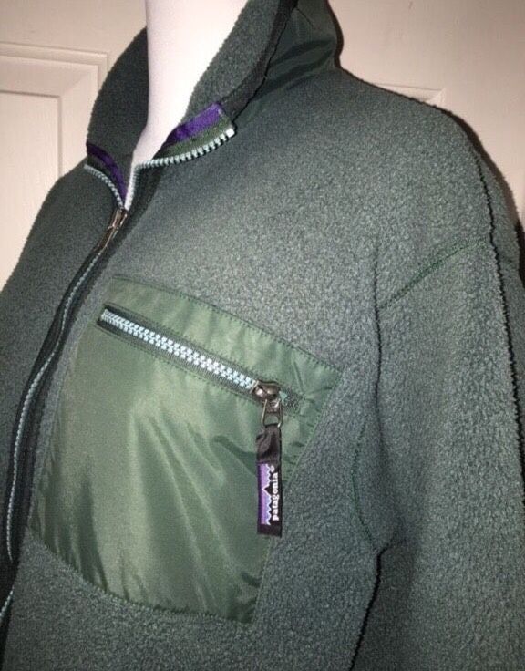 L women's size small Patagonia fleece jacket