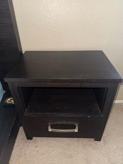 3-Piece Dark Wood Bedroom Set - Dresser and 2 Nightstands