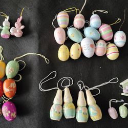 ***PENDIN PICK UP***Easter Bag Of Decor . Price For All