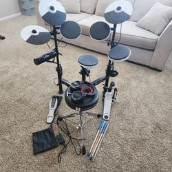 Roland Electric Drum set, Works, good has no problems, Had it for about 2 years, Barely used.