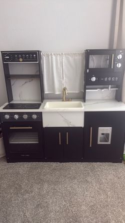 Tiny land play kitchen
