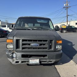 2009 Ford Econoline Cargo Van"
